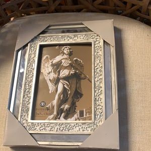 New Burnes  Frame 5x7 in NWT